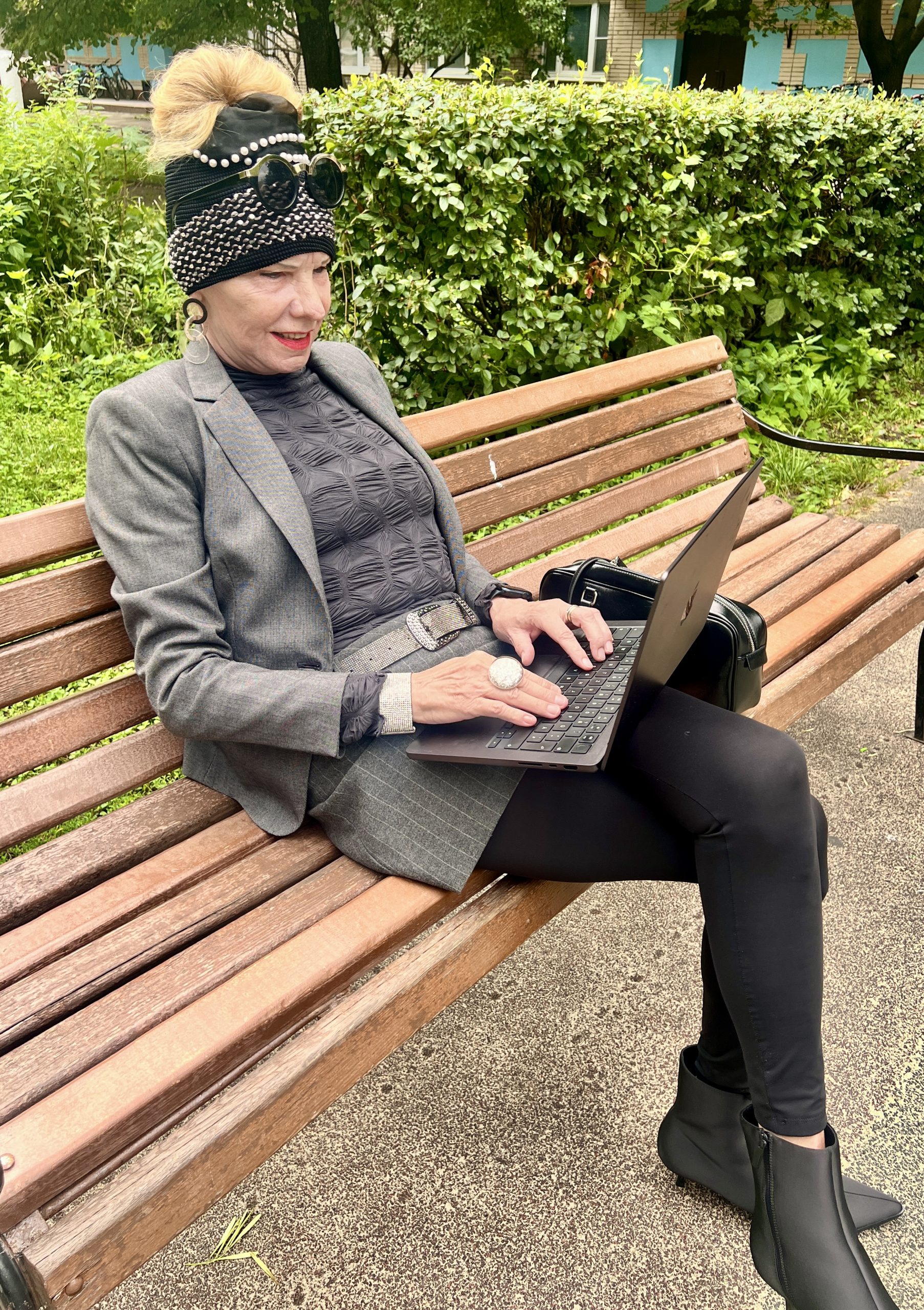 2 Dr. Erika Maria Haas